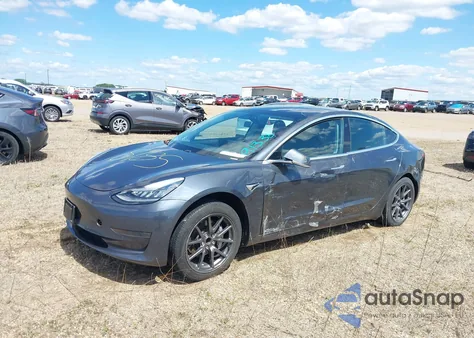 2019 Tesla Model 3 Long Range/Mid Range/Standard Range/Standard Range Plus z USA, uszkodzony, nr VIN 5YJ3E1EA4KF435551